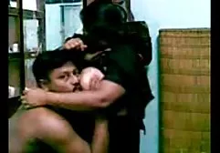 MILF mit großen Bällen tummeln dicke geile frauen sich mit zwei Männern und ihren Penissen