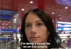 Der Ehemann wartete im dicke haarige frauen Bett auf seine reife Frau und fickte sie freudig in einer Umarmung