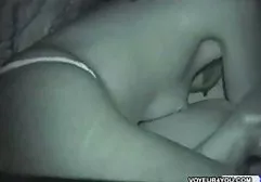 Heiße junge Blondine zeigt Striptease und bringt sich zum kostenlos dicke weiber Orgasmus