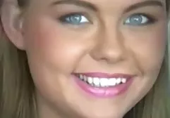 Zwei verbrannte Pornodarstellerinnen tummeln sich mit Vibratoren im Wasser behaarte dicke frauen