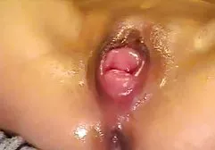 Junge Dame masturbiert Vagina einer alten Hündin dicke frauen facesitting in Porno-Zusammenstellung