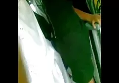 Die vollbusige junge Dame nimmt ihren Mund vor dem ersten dicke nackte weiber analen Erlebnis ein