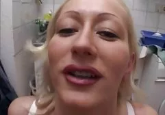 Süße russische Blondine bekommt einen 2 fette frauen Schwanz in den Arsch