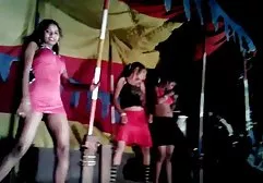 Tin und Ektrim, der Räuber fickt grob Schwanz in die Kehle, um dicke nackte behaarte frauen eine reife Mutter mit ihren Händen hinter dem Rücken zu übergeben
