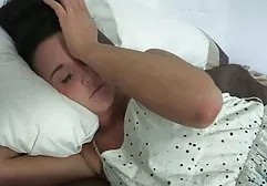 Brunette saugt nackte fette frauen öffentlich Scheinheld auf einer Winterstraße