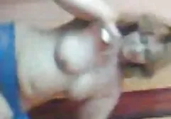Die Brünette mit den dicke frauen in nylons kleinen Brüsten zog in der ganzen Wohnung die Jeans zum Sex aus