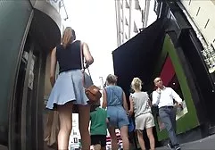 Blondie mit kleinen fat weiber Tittenriffs vom rauen Fick reitet auf Begleiter
