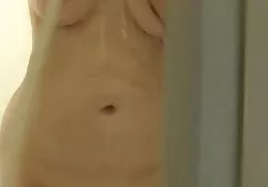 Junges dunkelhäutiges Pornomodel hat wilden alte dicke nackte weiber Sex mit einem Kerl
