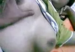 Thai Student klammert sich an enge Muschi schöne dicke weiber auf dem Schreibtisch des Lehrers