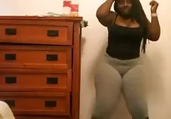 Typ genießt einen tollen fette deutsche frauen Blowjob von einer interessierten jungen Freundin