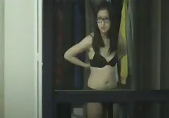 Zwei erfahrene Milfs dicke haarige frauen im Slip kämpfen mit einer riesigen Nahaufnahme beim Melken