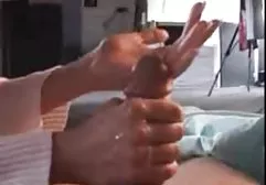 Ein Mann mit einem langen Schwanz schlägt ein Baby mit einem schönen Arsch geile dicke alte in hoher Qualität