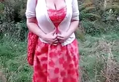 Bisexuelle schwarze Frau, die dicke weiber in strapsen Löcher in der Solo filmenden Fallnahaufnahme fingert