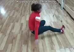 Junges Mädchen fette frau in leggings erlag einem Fan und bekommt von ihm einen großzügigen Fick