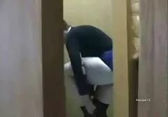 Nach geleckter Fotze stechen Lesben auf ein stehendes männliches Mitglied :) fette alte nackte weiber