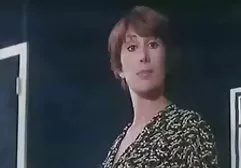 Johnny, der Glatzkopf, übergoss sich mit Öl und schälte ein saftiges Küken gründlich in den Strahlen eines romantischen Sonnenuntergangs fette weiber am strand