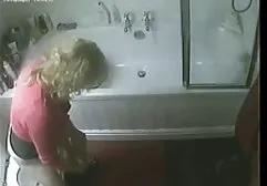 Vollbusige und brennende Schönheiten, die zu Hause fette nackte weiber vor der Kamera zur Musik aufwerfen