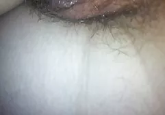 Der Typ leckt vor der Webcam die Muschizunge seiner diecke weiber Freundin