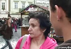 Die sexy blonde Schlampe hat eine alte geile fette weiber gute doppelte Tracht Prügel bekommen